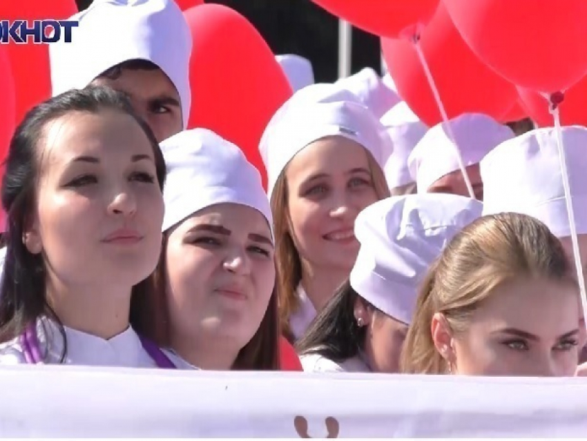 В Ставрополе прошел парад студентов: как это было