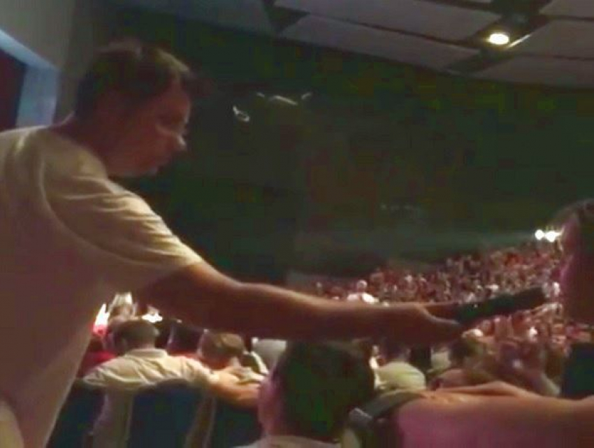 Пятигорчанка пожаловалась Гарику Харламову на пятигорские автобусы во время концерта «Камеди Клаба"