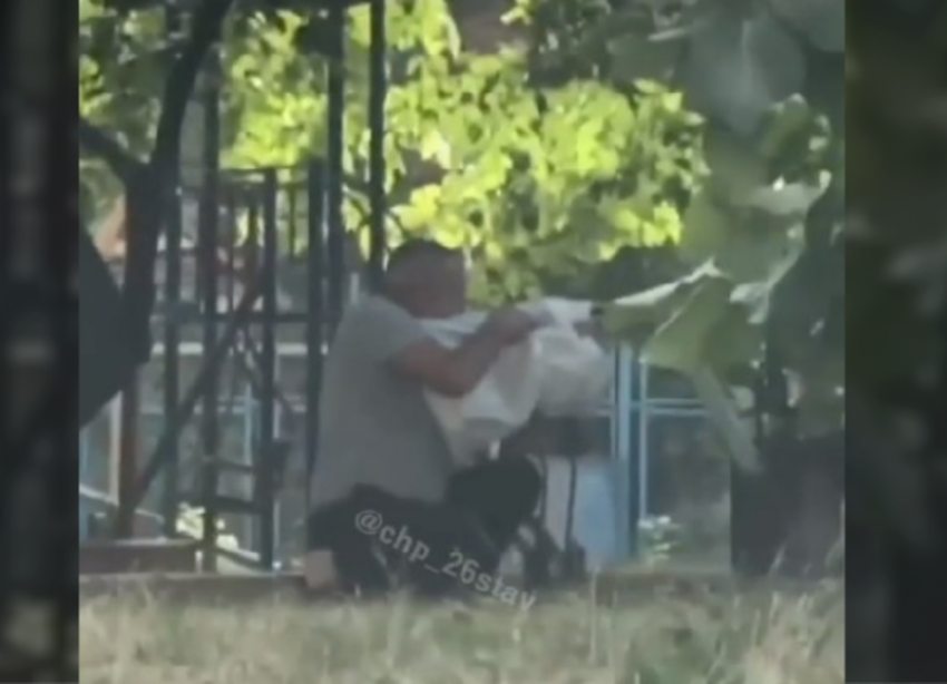 В Ставрополе мужчина  устроил стрельбу около школы