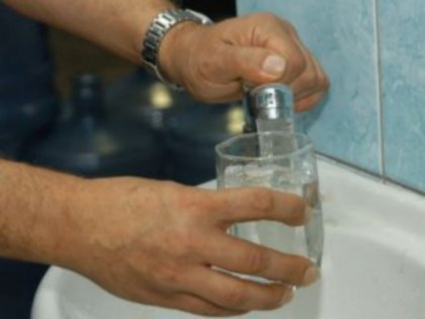 Жители одного из сел на Ставрополье обнаружили червей в питьевой воде