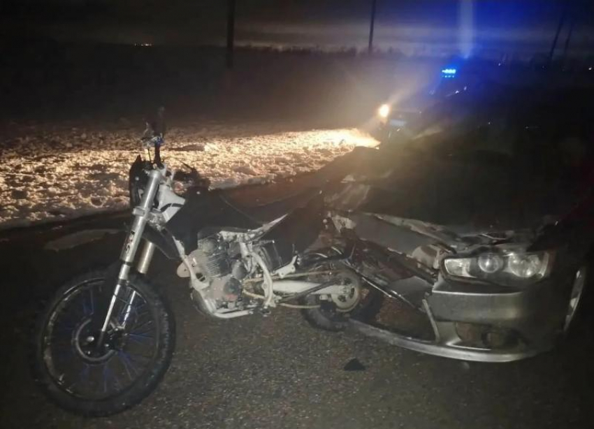 Питбайк с подростком влепился в иномарку на Ставрополье: родителей привлекут к ответственности