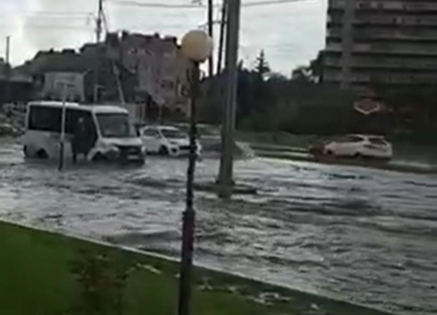 Сильный ливень привел к гигантскому потопу на юге Ставрополя