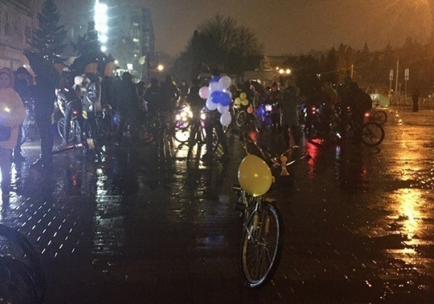 Дождь не помешал участникам велопробега проехать по улицам Ставрополя в «Час Земли»