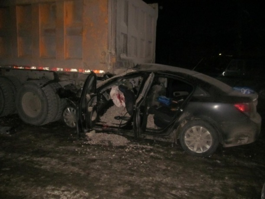 В сильном столкновении грузовика с «легковушкой» пострадали двое детей на трассе «Ростов-Ставрополь»