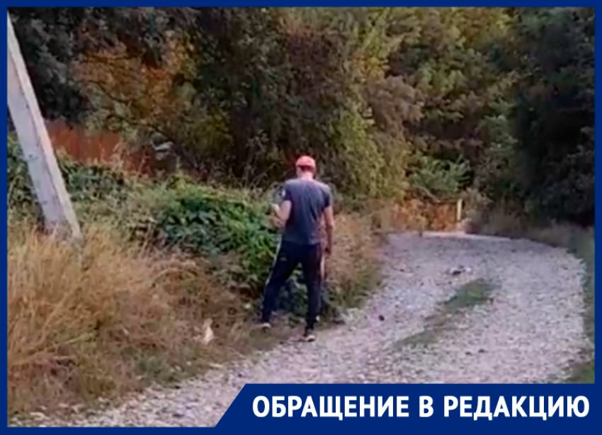 Ищущий «клад» мужчина попал на видео и привлек внимание полиции Ставрополя
