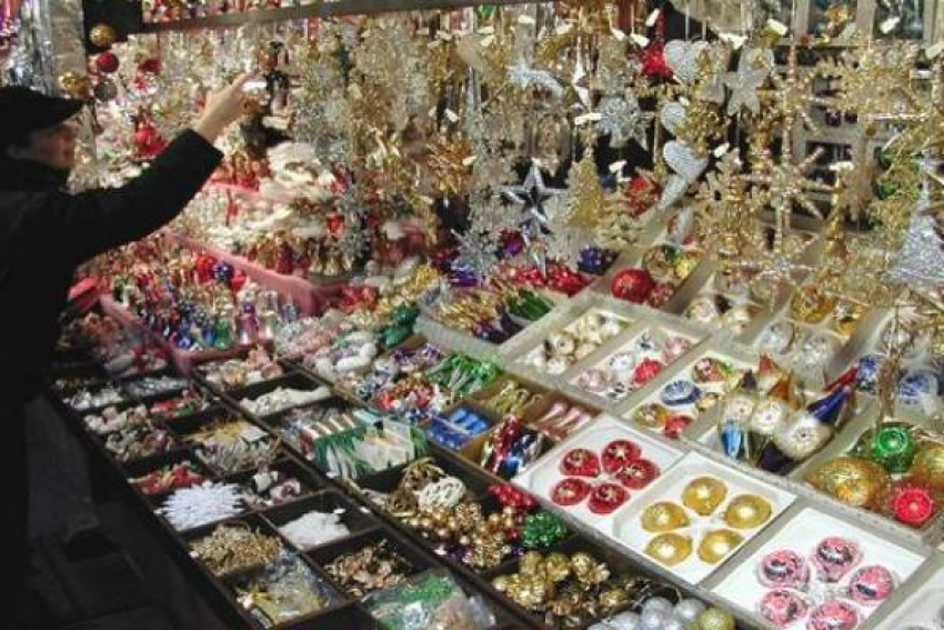 Купить ёлочные украшения и поесть шашлыка можно на новогодней ярмарке в Ставрополе