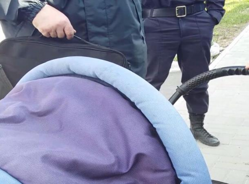 Пьяная мать валялась на тротуаре возле детской коляски на Ставрополье