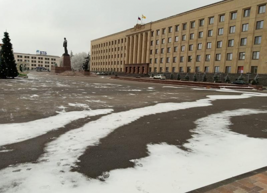 Новогодние шары за 13 миллионов до сих пор не появились на площади Ленина в Ставрополе