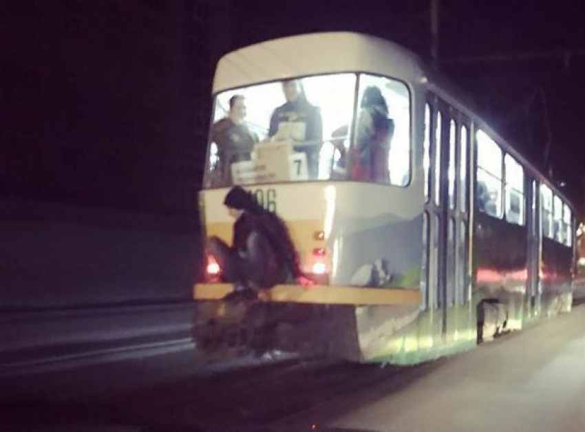 "Зацепер» на трамвае обеспокоил очевидцев в Пятигорске