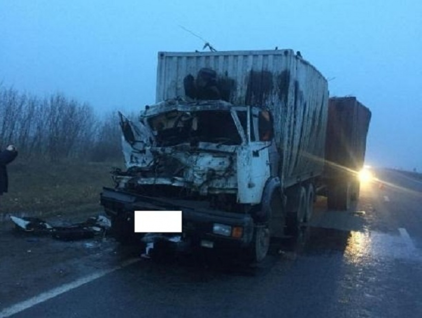 Пассажир КамАЗа погиб в страшном ДТП с грузовиком на Ставрополье