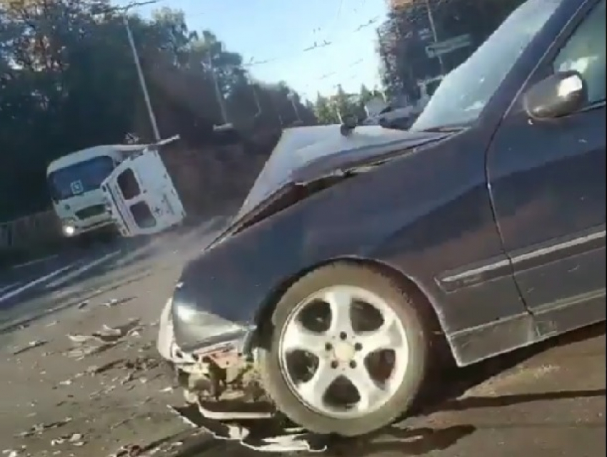 "Скорая» перевернулась в ДТП и попала на видео в Ставрополе