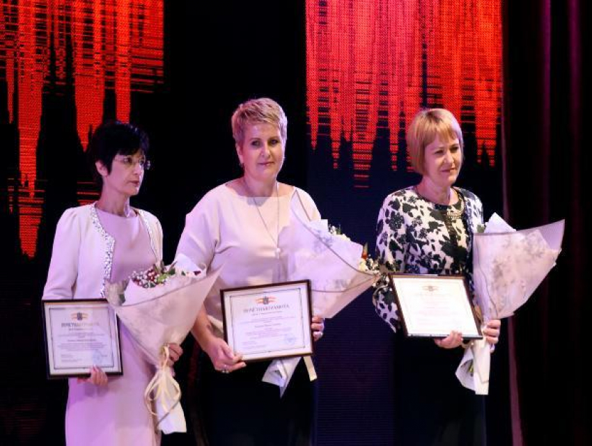 В Ставрополе поздравили с праздником лучших педагогов края
