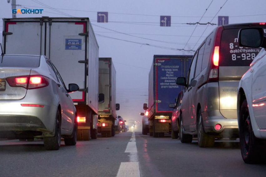 Десятибалльные пробки окутали Ставрополь вечером 20 декабря 