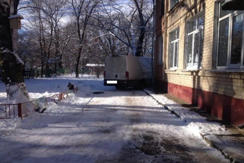 На ребёнка в детском садике Невинномысска наехал грузовик