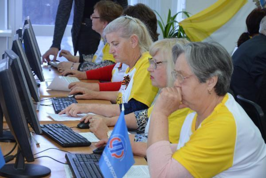 «Ростелеком» во Владикавказе и Ставрополе поддержал турнир по компьютерному многоборью среди пенсионеров