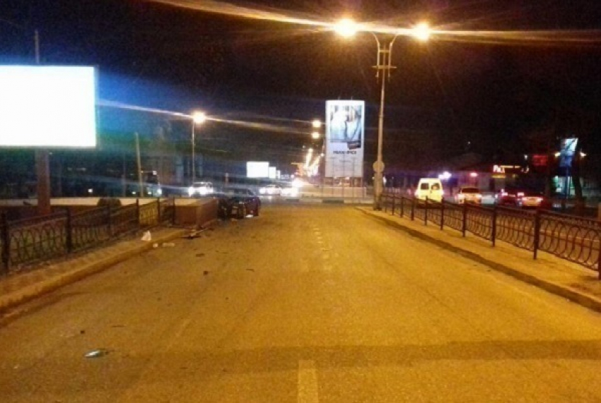 Водитель Porsche Panamera врезался в ограждение в центре Пятигорска