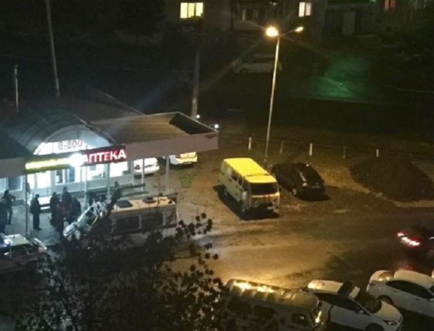 Подозрительный сверток в черном пакете стянул к остановке все экстренные службы Пятигорска