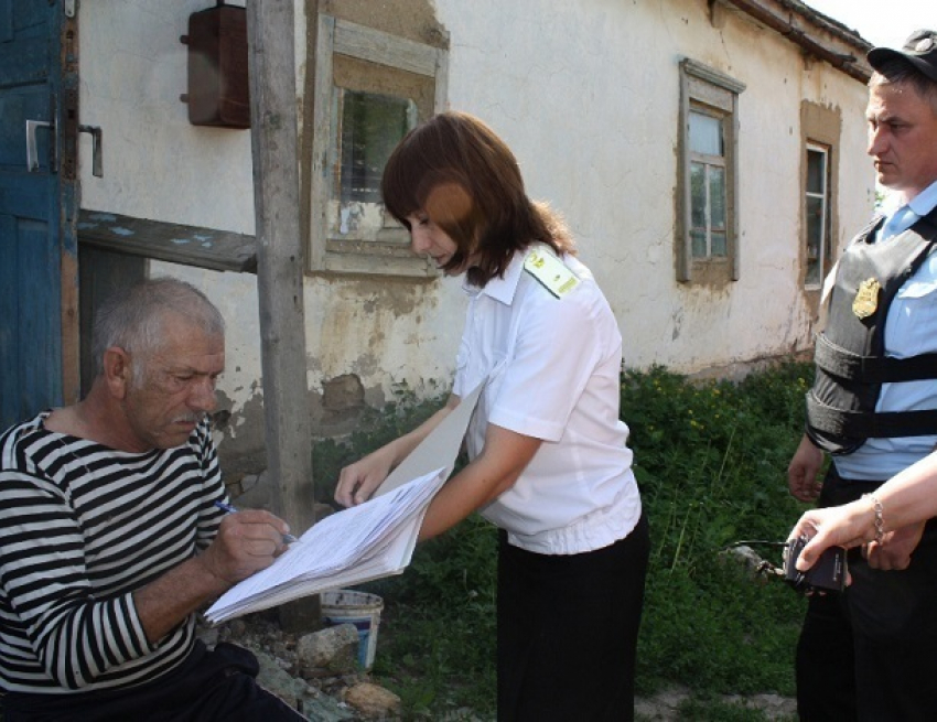 За невыплату алиментов мужчину отправили работать в похоронное бюро на Ставрополье 