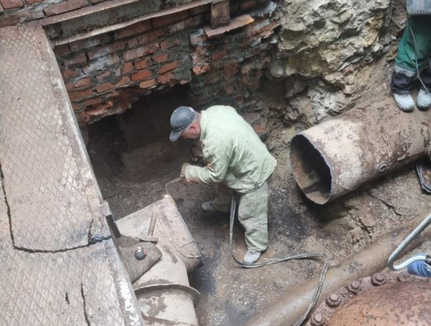 Замену запорной арматуры на Эшкаконском гидроузле в Карачаево-Черкесии провели бригады Ставрополькрайводоканала 