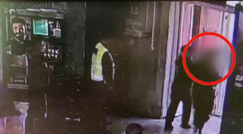 Двух сотрудниц службы транспортной безопасности избила ставропольчанка за просьбу включить телефон