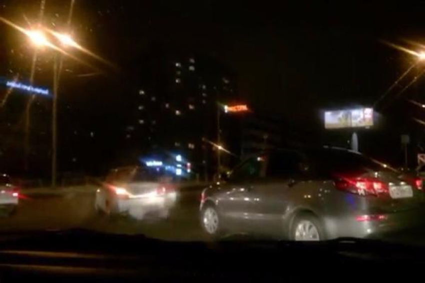 Хаос и пробка воцарились на нерегулируемом перекрестке Ставрополя