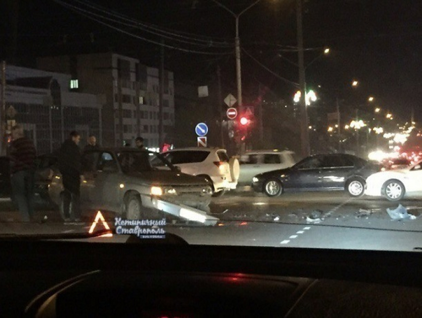 Сразу две аварии на Доваторцев вызвали столпотворение водителей в Ставрополе