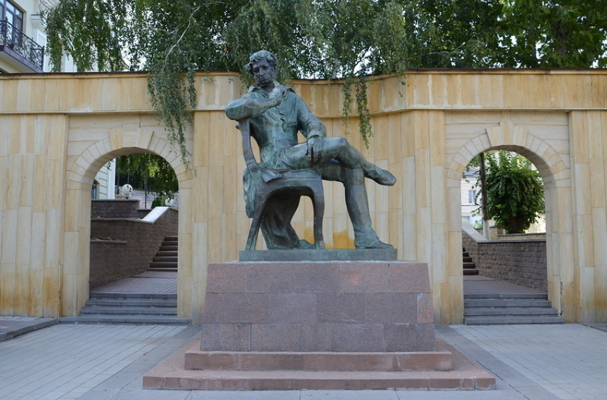 Ко дню рождения Пушкина в Ставрополе появится гигантский цилиндр