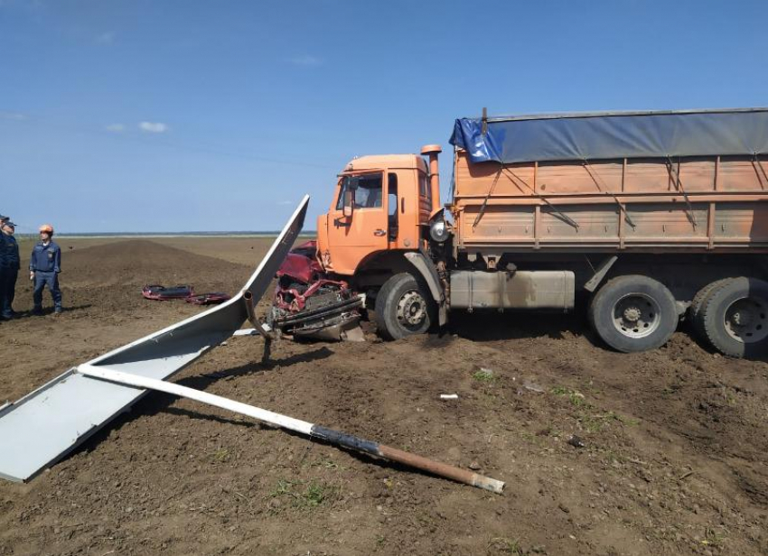 В тройном ДТП с грузовиком на Ставрополье погибли четыре человека