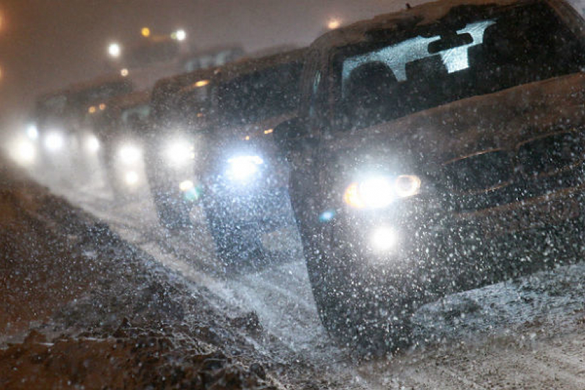 Из-за снегопада на трёх ставропольских трассах ограничили движение транспорта