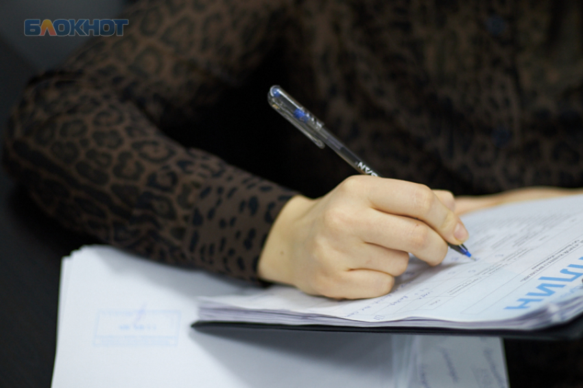 Чиновницу из мэрии Ставрополя уволили по статье за помощь в поставке опасной молочки в детсады