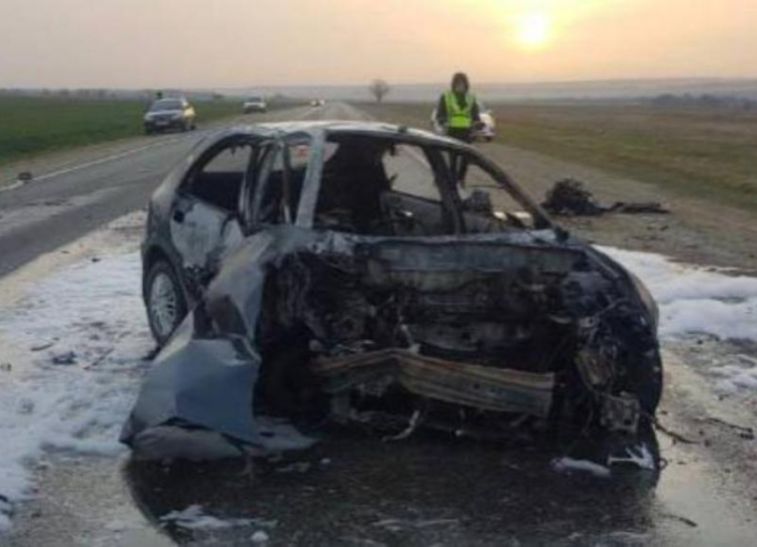 На Ставрополье водитель иномарки сгорел в автомобиле 