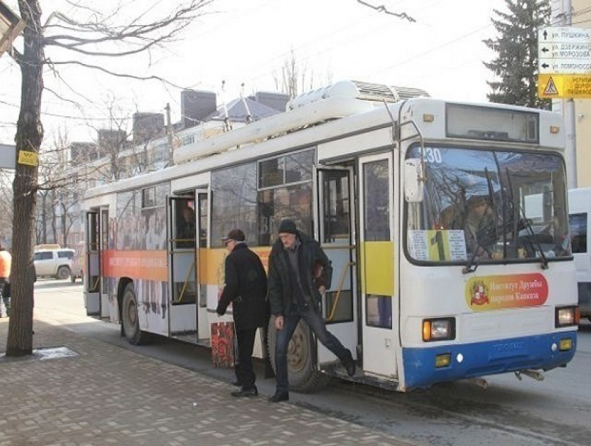 После поездки в троллейбусе ставропольчанка с переломом плеча оказалась в больнице
