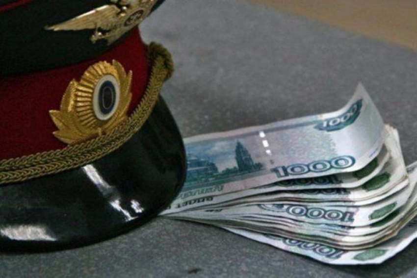 Следователь вымогал у ставропольчанина 300 тысяч рублей