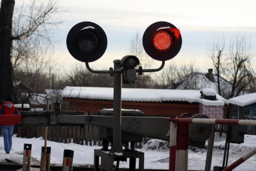 Из-за реставрации железной дороги в МинВодах закрыли переезд