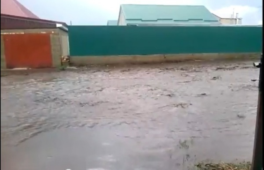 В Михайловске до сих пор действует режим ЧС: видео в городе после дождя