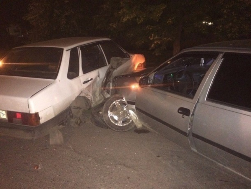 Внезапно сломавшийся ВАЗ спровоцировал ДТП с «Нексией» в Ставрополе - есть пострадавшие