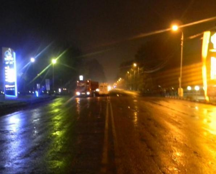 На Ставрополье «КамАЗ» переехал женщину, переходившую дорогу