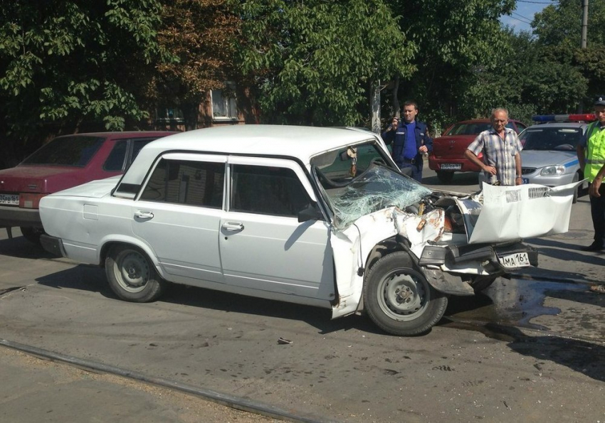 В Буденновске столкнулись два легковых автомобиля