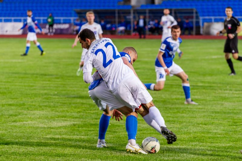 Футболисты «Ессентуков» трижды доставали мяч из сетки от «легионеров» в Махачкале 
