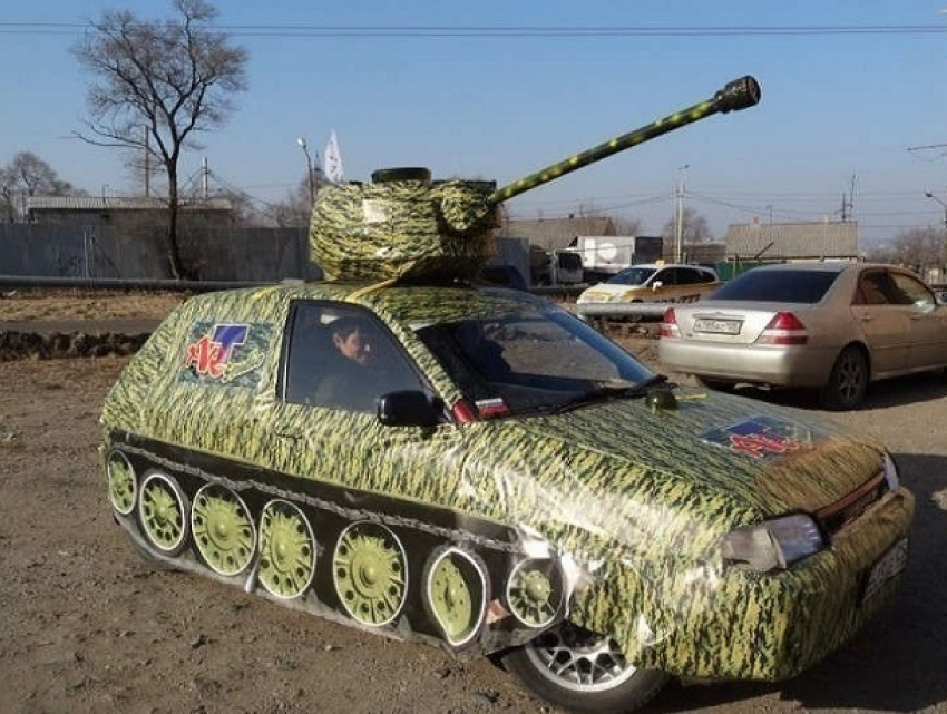 Автомобиль в милитари стиле можно украсить ко Дню Победы и победить в конкурсе в Ставрополе 