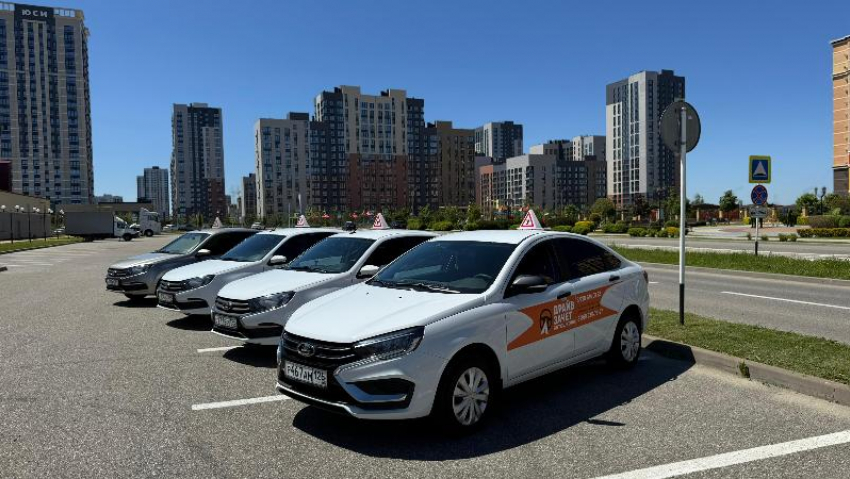 Лето и студент — идеальный момент для водительских прав