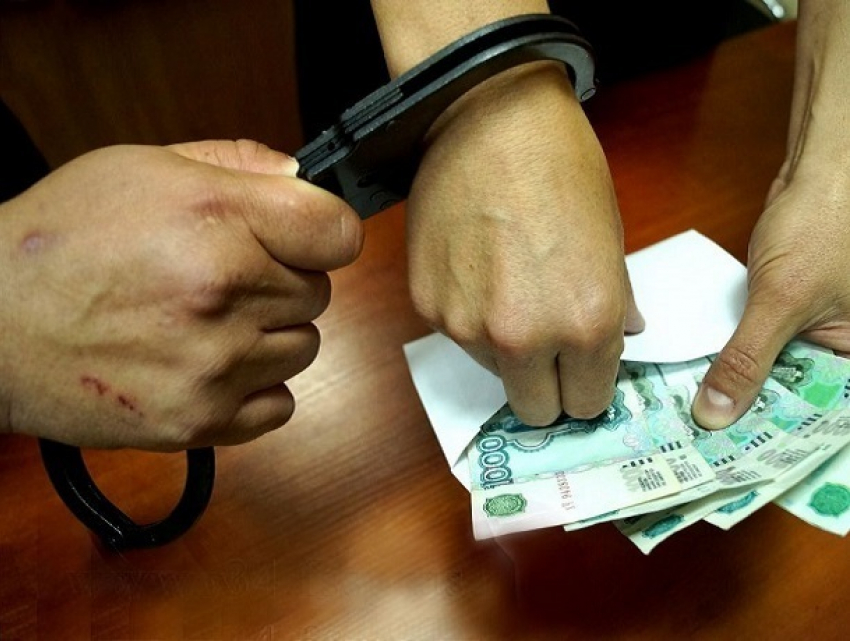  За 20 тысяч рублей мужчина пытался подкупить полицейского на Ставрополье