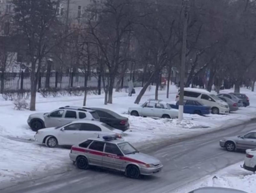 Школы, детсады и горбольницу эвакуировали в Невинномысске из-за сообщений о минировании