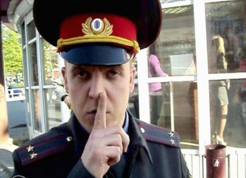 Ставропольский полицейский скрывал нелегальный табак за подарки 