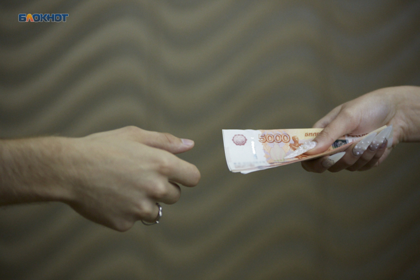 Большую часть денег жители Ставрополья тратят на еду и кредиты