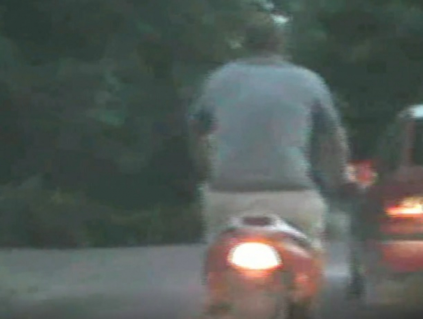   Пьяный водитель скутера попал на видео на Ставрополье