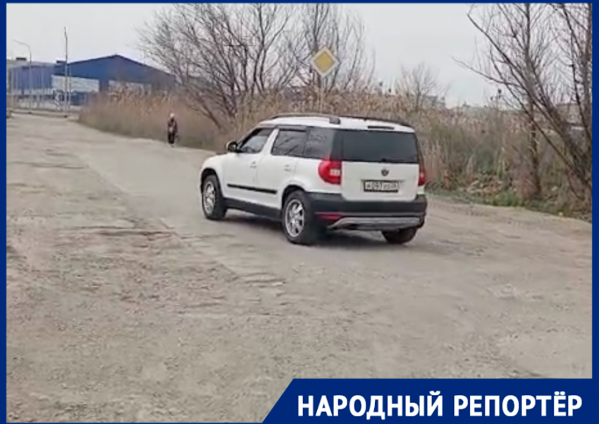 «Позор нашей администрации на всю Россию»: жители поселка на Ставрополье просят подлатать дорогу перед Пасхой 