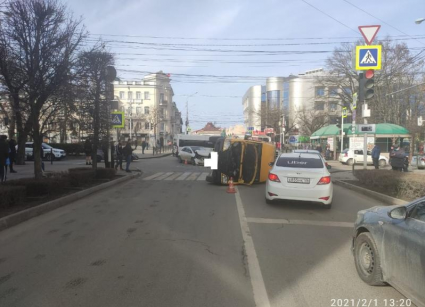 В Ставрополе в аварии с маршруткой пострадали два человека