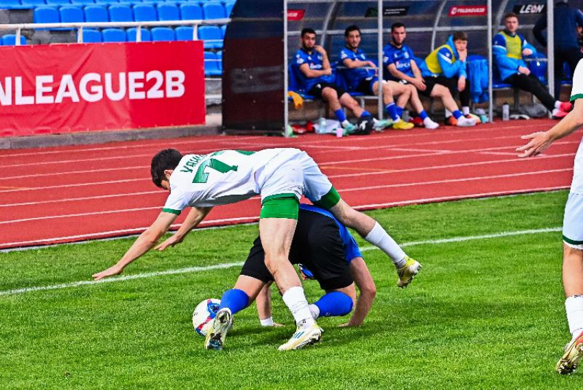 «Колос» выше «Родины»: в 12 туре футбольного чемпионата края произошла смена лидерского караула