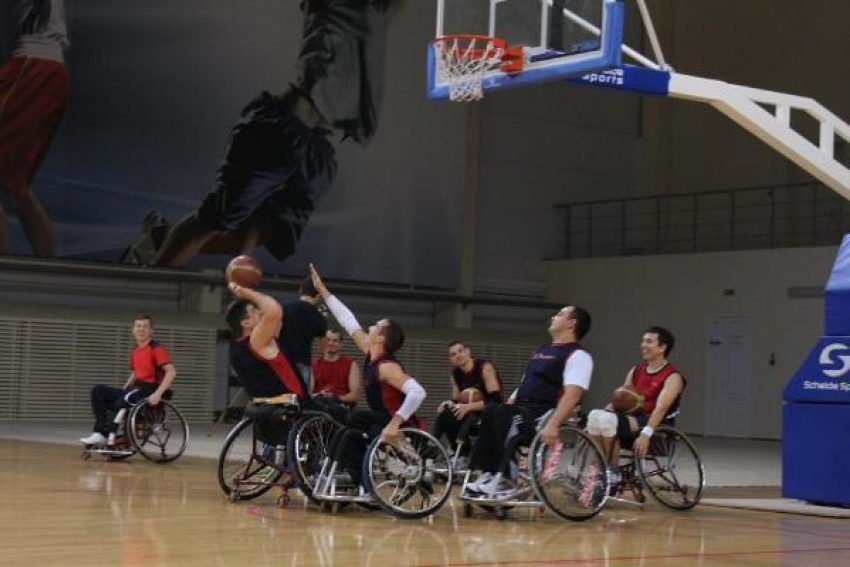 Люди с ограниченными возможностями Невинномысска два дня соревновались в дартсе и баскетболе